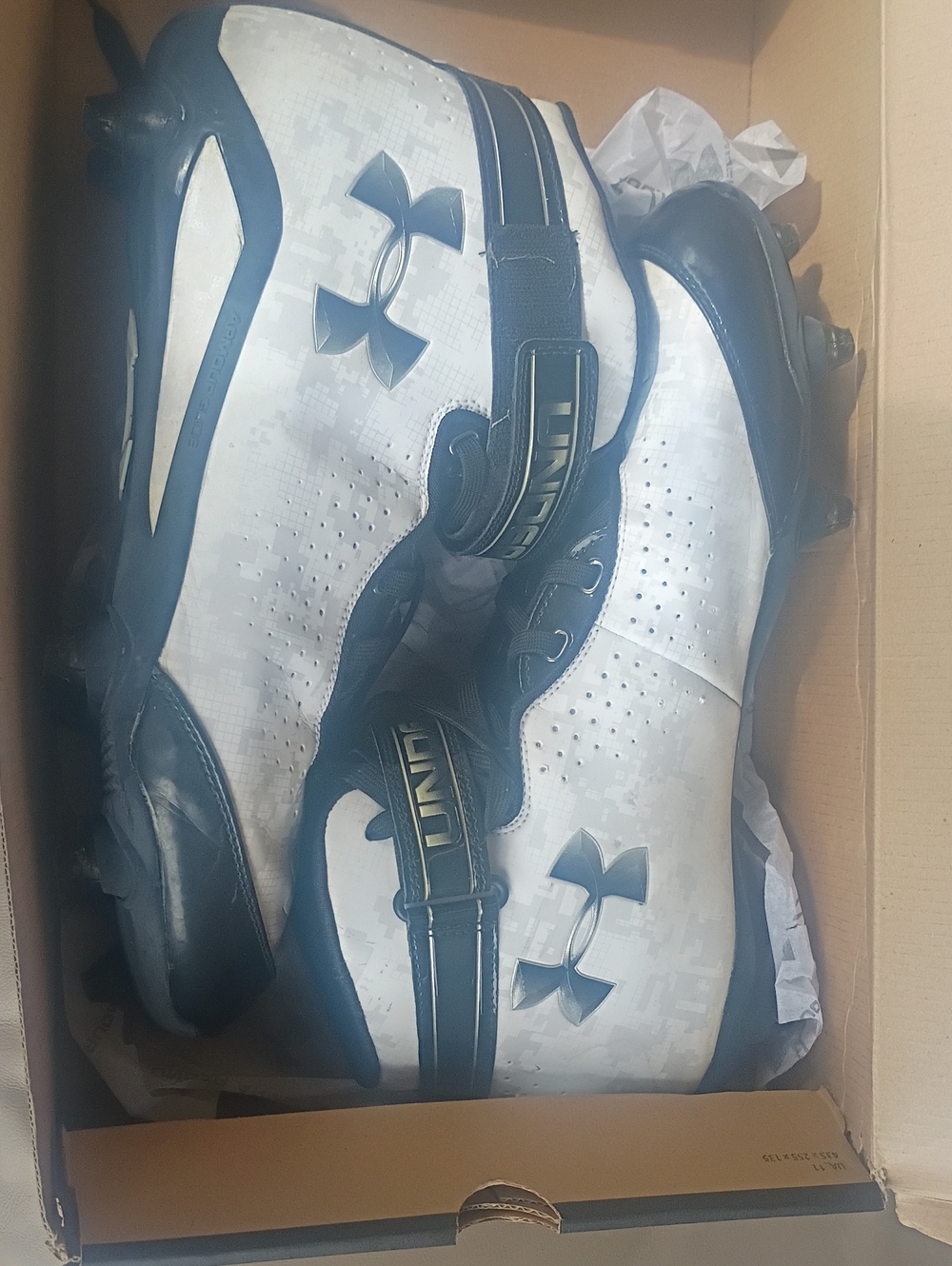 Under Armour Men’s White & Navy Athletic Cleats